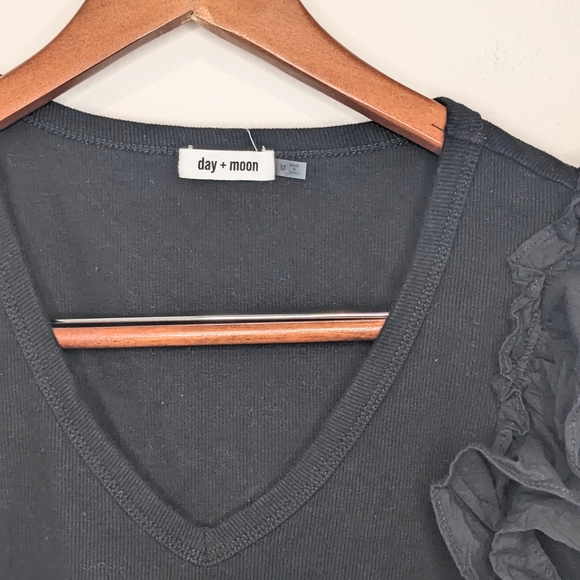 Day+Moon Black Ruffled Sleeve Ribbed Bodysuit M - Picture 4 of 6